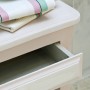 Anntoinette table close