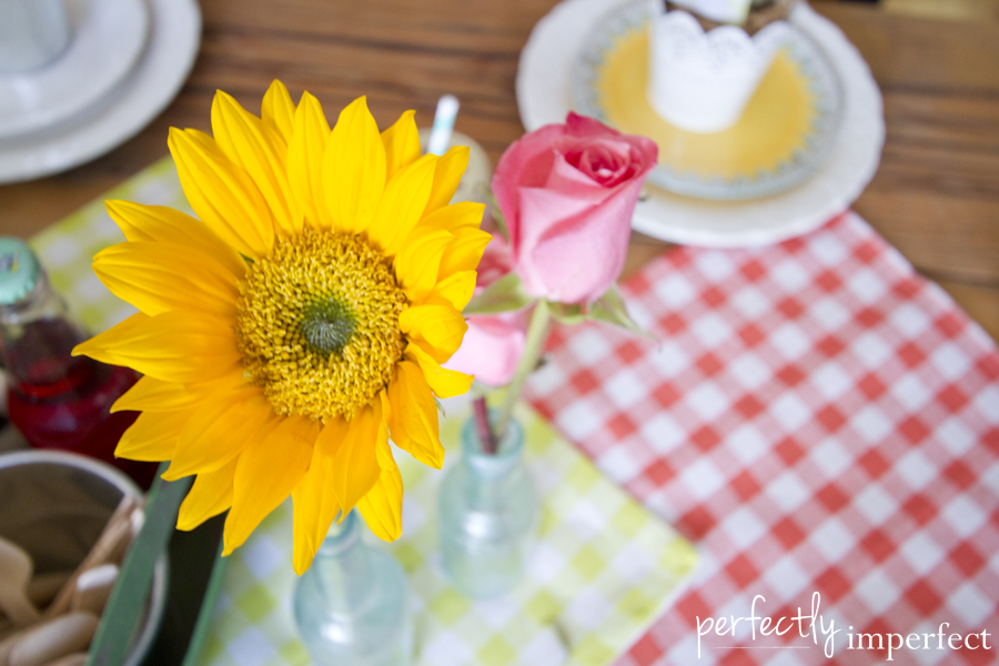 Simple Spring Tablescape for the Real-Life Hostess (& a Free Printable for you)